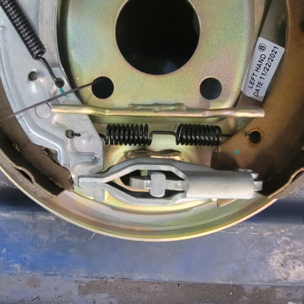 Изготовленное на заказ 1500KGS тормозы трейлера 7 дюймов электрические для цапфы 3500 Lb