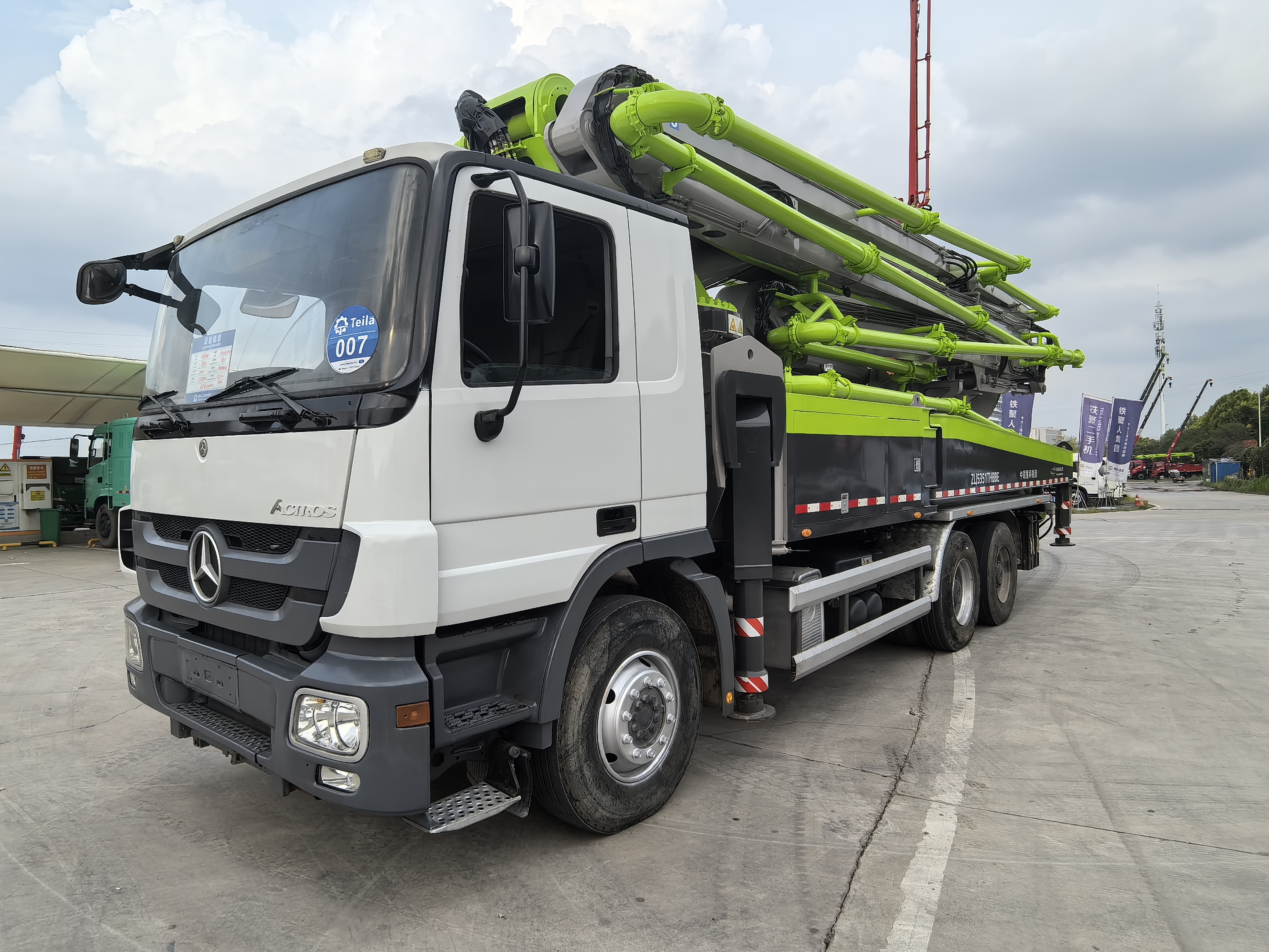 Camión bomba de hormigón Zoomlion 49M usado de 2015, chasis Mercedes Benz