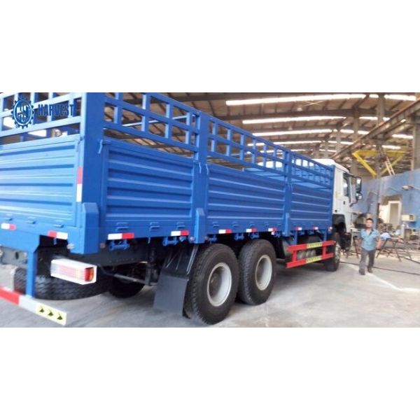 Max Speed 102km/H Sinotruk Howo 7600x2300x1400mm Heavy Cargo Truck