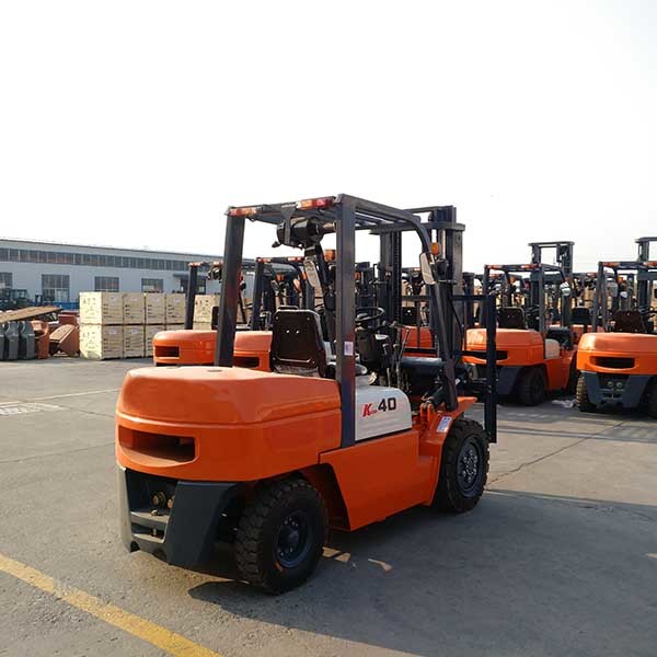 4000kgs Diesel Lift Truck 3 Stage Full Free Lift 4.5m Mast Counter Balance