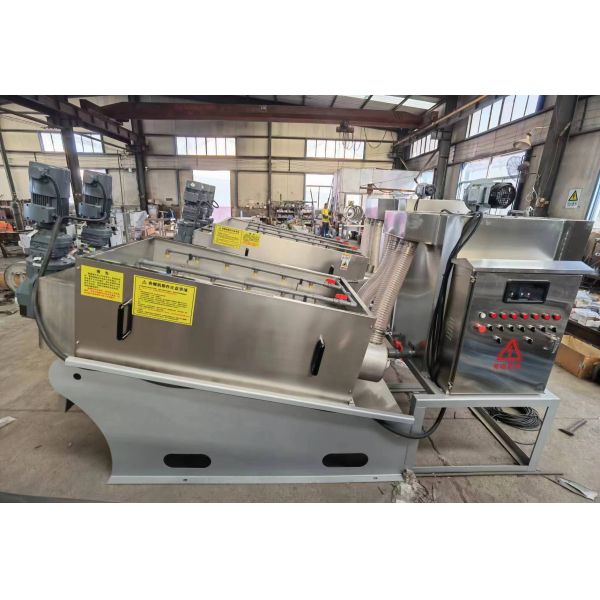 Plastique usine de traitement des eaux usées industrielles déchets environnementaux film plastique