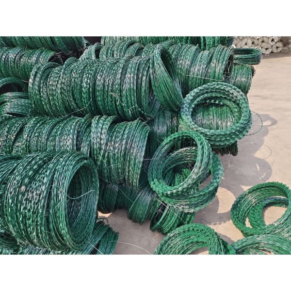 BTO-22 Concertina Razor Coil Fencing Galvanized Military Concertina Wire CBT-65 (БТО-22 Концертина Бритвенная катушка с оцинкованными военными проводами)