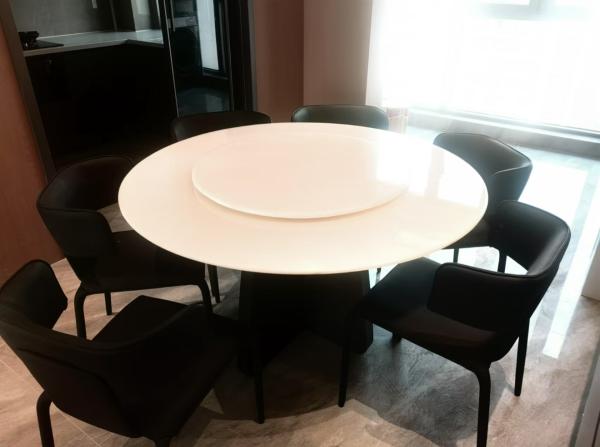 Luxury Round Dining Table in White with Gold Veins Natural Marble for Elegant High-End Interiors