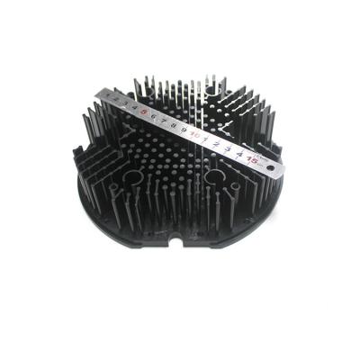 Em volta do dissipador de calor forjado frio do alumínio 1070 para o diodo emissor de luz que refrigera anodizando 15cm preto