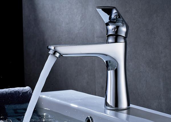 ROVATE Saving Water Bathroom Basin Faucets Chrome Finished OEM / ODM Acceptable