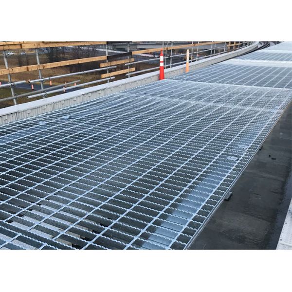 Metal Walkway Catwalk Galvanized Serrated Bar Grating Yb/T4001 Standard