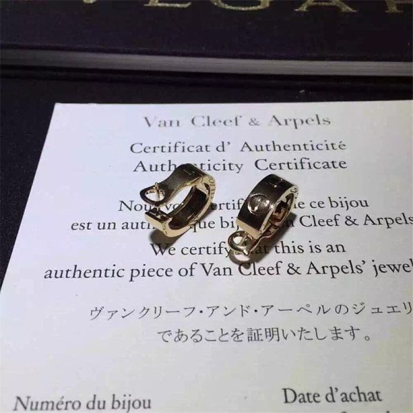 C love series earring 18k gold  white gold yellow gold rose gold bracelet  Jewelry factory in Shenzhen, China