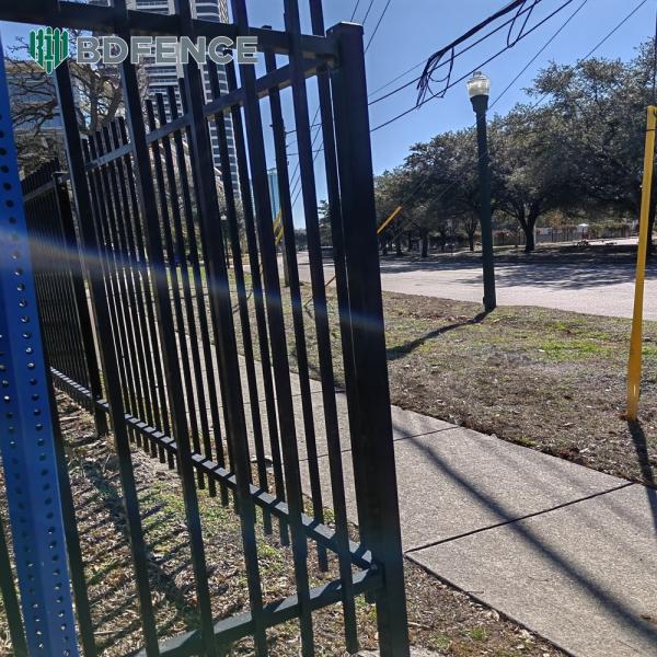 Houses Snow Load Tubular Steel Fence Arctic Grade