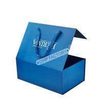 Boîte cadeau rigide personnalisée avec poignée de ruban pour emballage de vêtements