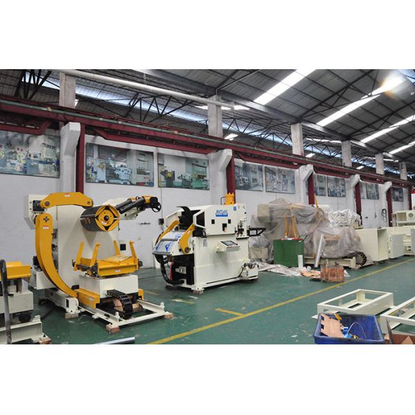 Bobina del acero inoxidable que sella el proceso neumático del alto del equipo del alimentador de la prensa de sacador