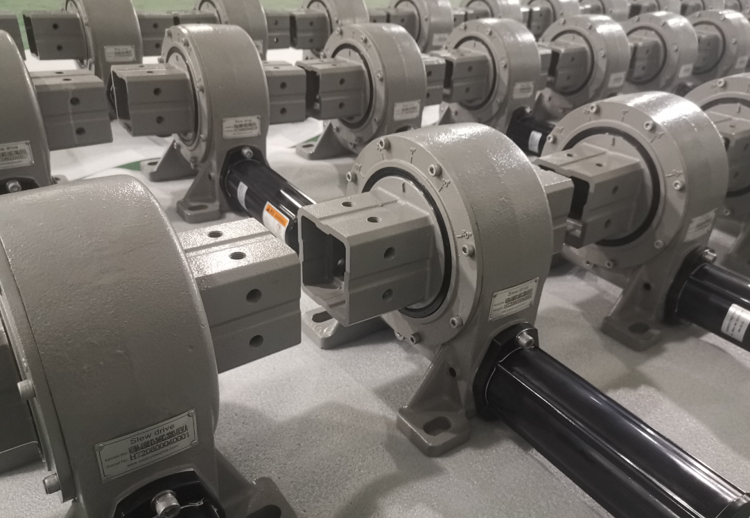 El pequeño engranaje de gusano del contragolpe VE5 mató la impulsión con el motor eléctrico para los solos perseguidores solares horizontales de AXIS