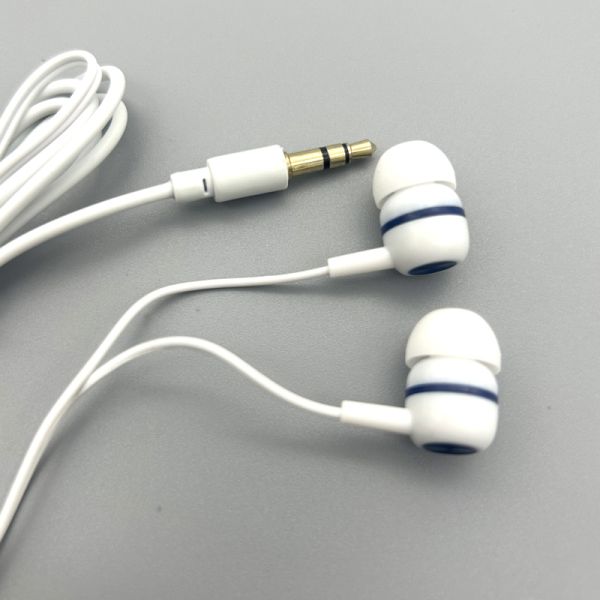 Customized Color Wired 3.5mm Plug Headset Super Bass Earbuds In-ear Headphone Made by with Plastic Material