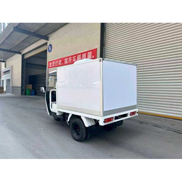 Gasoline Refrigerator Tricycle Three Wheeler 300cc Water Cooled Engine With DC Refrigeration Powered By 48V58Ah Battery And Full Floating Rear Axle For Street Vendors‌ Q3 Upgraded