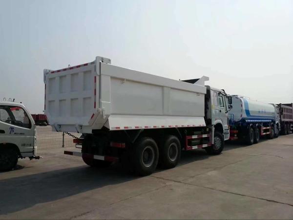 White HOWO 6X4 Tipper Truck With Tubeless Tire Design And Max Speed 75 Km/H