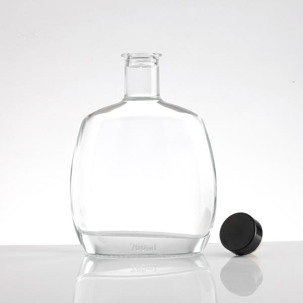 Manuseio da superfície Estampagem a quente 700 ml Vinho Vidro transparente Garrafa de licor para garrafas pequenas de 750 ml