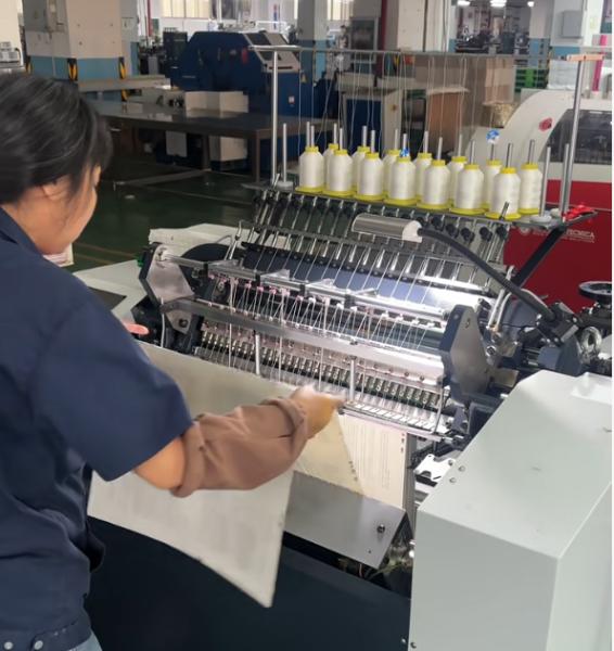 HXSS720 Wide Semi-Auto Sewing 18 Needles Auto-Lift Stable Low Noise Wide Book Sewer
