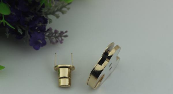 Hot production zinc alloy drip glue craft cute black & white bear decorative metal purse twist lock