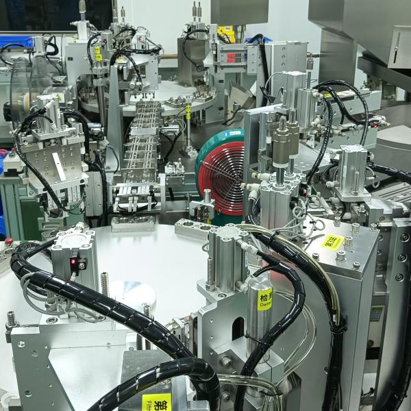 Automated iodophor cap assembly machine, capacity configuration can be configured according to customer requirements