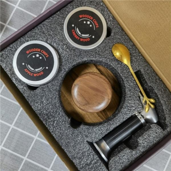 Vente à chaud Kit de fumeur de cocktail en bois avec 4 boîtes Chips de bois Torche personnaliser Kit de perfusion