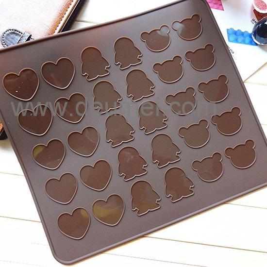 Hot Selling Food Grade Cute Pattern 30-Capacity Cartoon Silicone Macarons Baking Mat