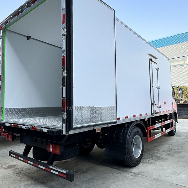 Новый Lihgt холодильный грузовик Sinotruck 4X2 5 тонн для охлаждения продуктов питания доставка низкая цена