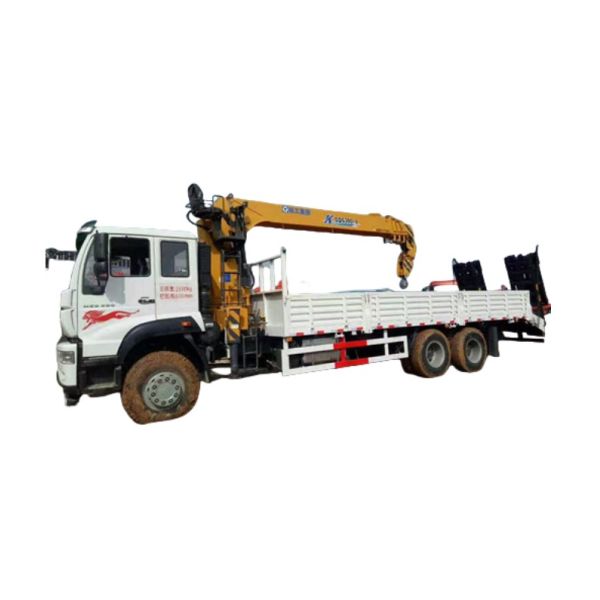 SINOTRUCK 25ton 11.87*2.55*3.95m Maximum Lifting Load (kg)10000 Crane Weight (kg) 5600 Truck-mounted Cran Truck