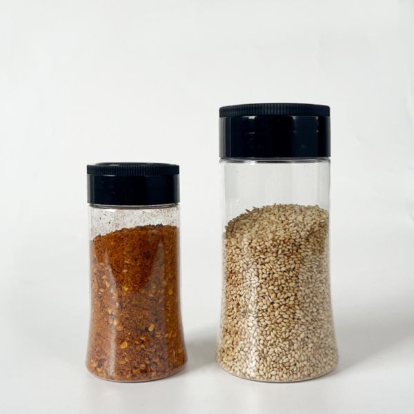 Factory Wholesale Customized PET Round Spice Jars Transparent Plastic Seasoning Bottles With Shaker Lids For Pepper And Salt