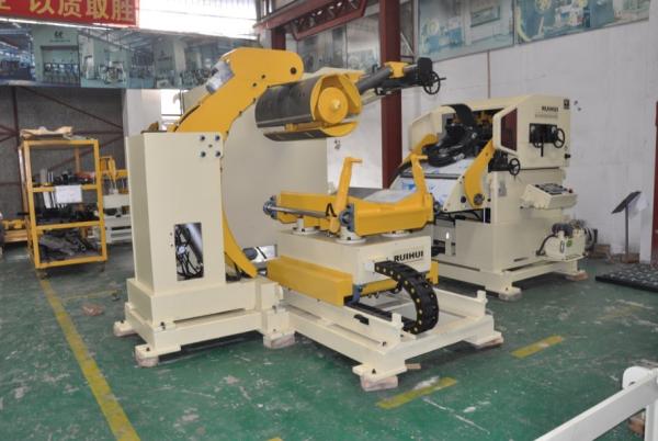 O equipamento de alimentação da imprensa do Straightener de Decoiler do metal cortador hidráulico mantém o dispositivo