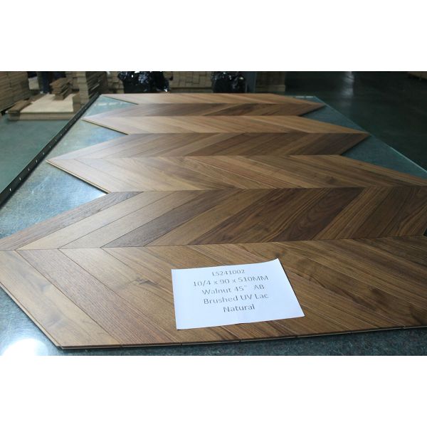 Natural Walnut Engineered Wood Chevron Flooring Brushed UV Lacquer