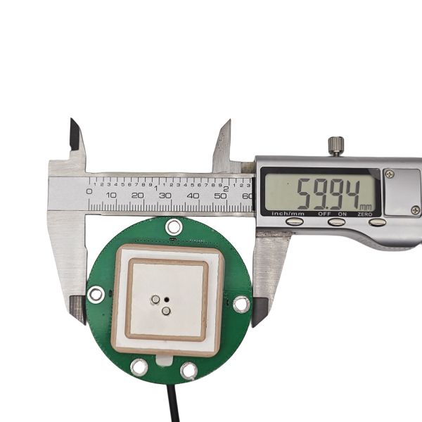 Multi-Frequency RTK GNSS GPS GLONASS BD GALILEO Built-In Ceramic with Vertical Polarization