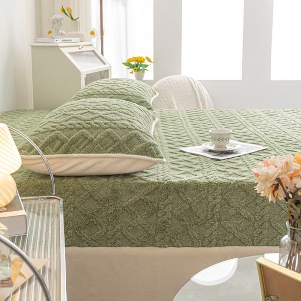 Однокомпонентное зимнее теплое коралловое бархатное постельное покрытие с непроскальзывающей ковровой ковровой дорожкой