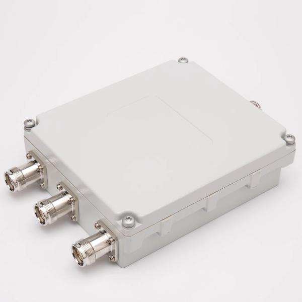 Combinador IP65 de três bandas interno/exterior 1710-1880/1920-2170/2300-2700MHz 4.3-10-F DIN-F
