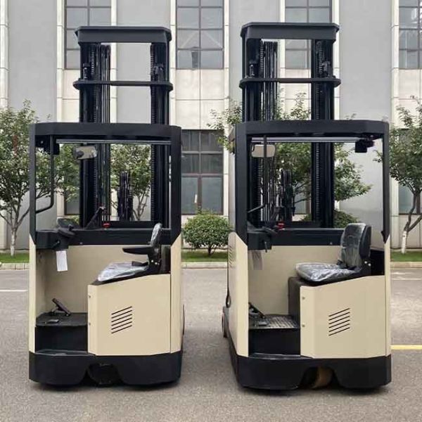 3000kg CQDE30 48V 3T Electric Reach Forklift Truck Seat Type Triplex 3-6m Mast