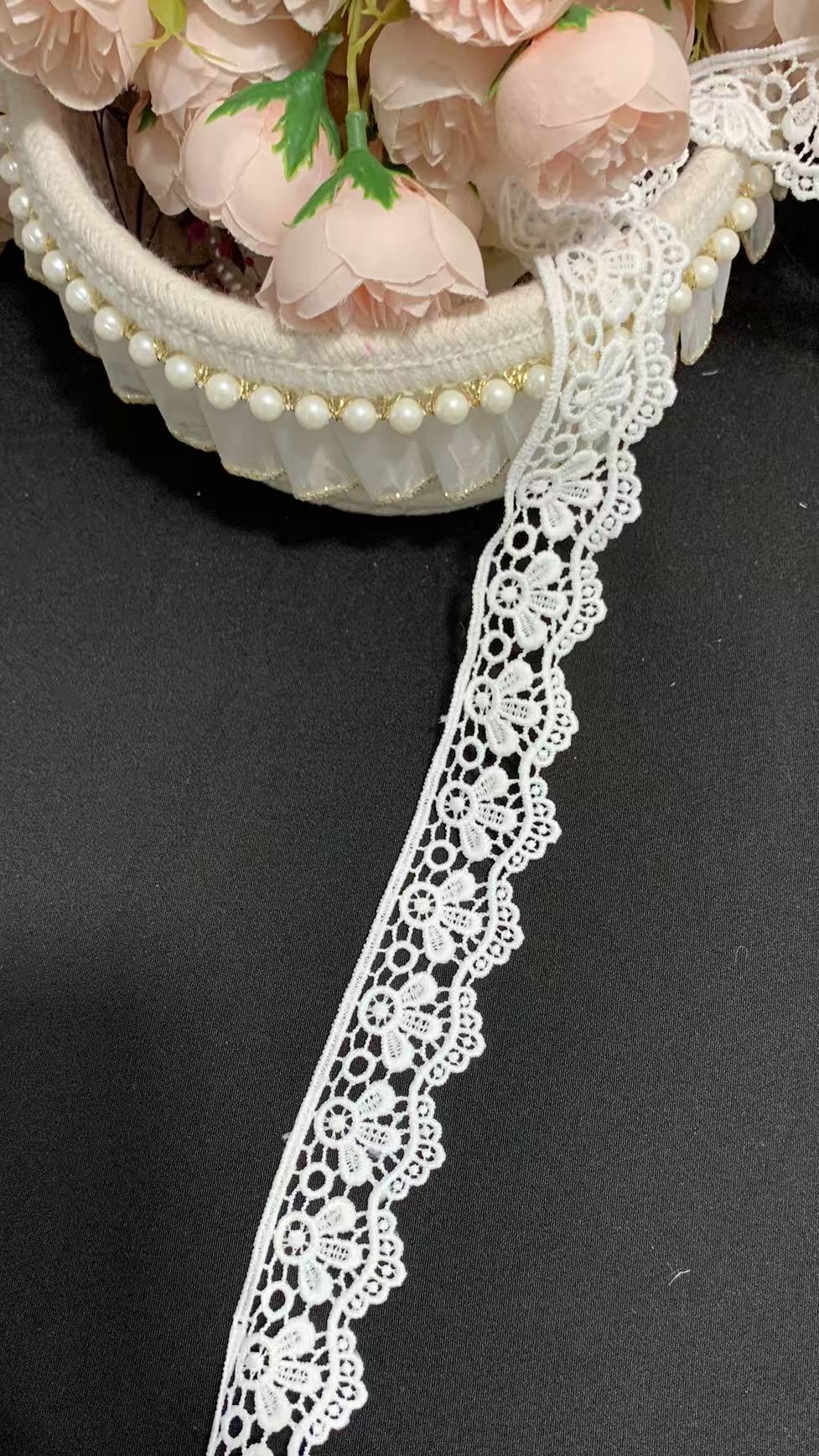 3.5cm White Milk Silk Floral Lace Trim, Soft Skin-Friendly Scalloped Edge Elastic Lace, Premium Drapable Floral Ribbon for Garment Dress, Intimate Apparel, Home Textile, Shoes and Bags DIY Sewing Deco