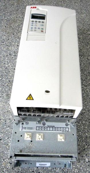 Le nouvel original Acs800-u31-0020-5, maximum est 75kW, Icont.max est 120A, C.A. conduisent la NEMA 1, 380-500V triphasé, 20HP.