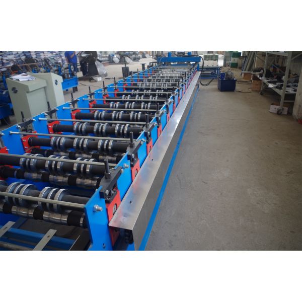 2018 new Type CNC Control Roll Forming Machine Drainage use PLC Control Metal Gutter Roll Forming Machine