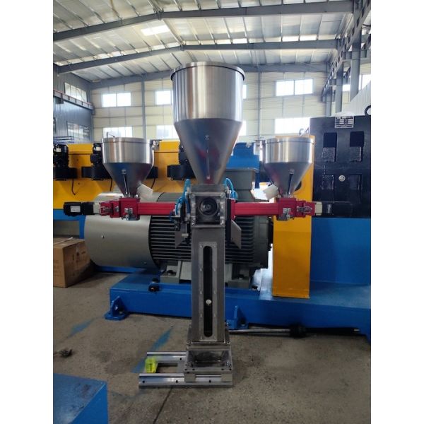 Color Masterbatch Pelletizing Machine with 60 kg/h Output, Available in Twin-Screw or Single-Screw Design (W6Mo5Cr4V2 Screw Material)