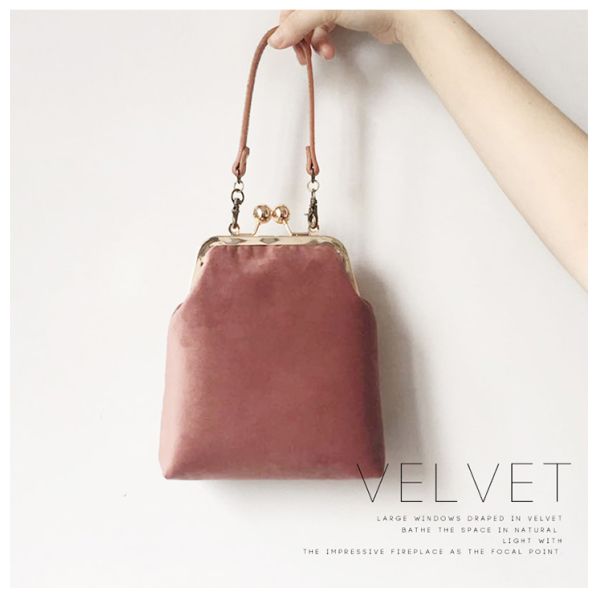 Coin Purse Kiss-lock Buckle Vintage Clutch Cosmetic Bags for Women and Girl