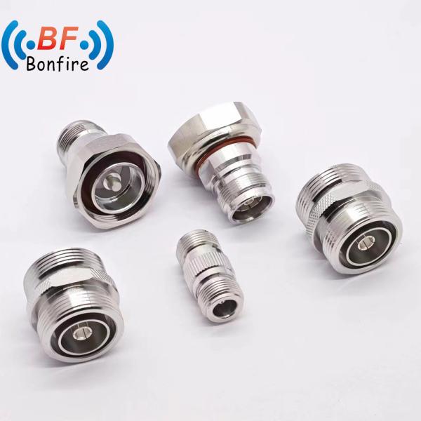 Perda de inserção 0,25dB DC-4GHz N Conector macho reto para cabo flexível 7/8 prime