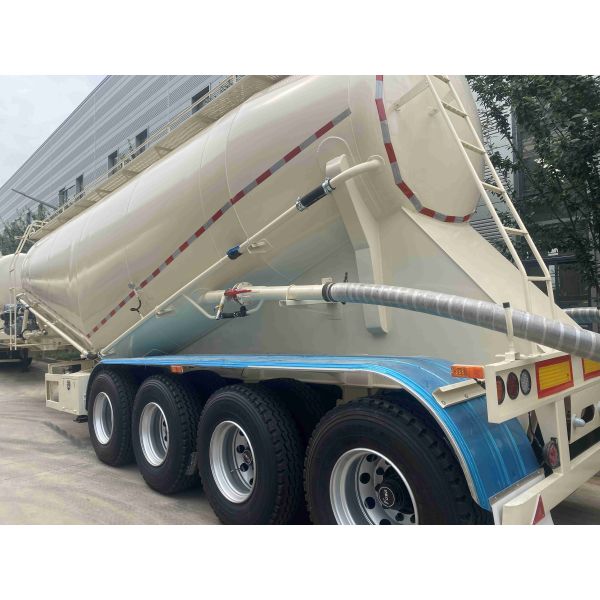 Heavy-Duty Freight Truck in Supplies 4-Axis Bulk Transport Semi-Trailer with Leg Support