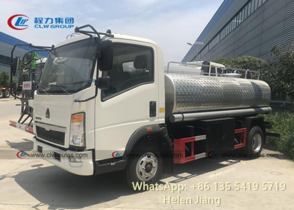 Caminhão de petroleiro de aço inoxidável da água de Sinotruk HOWO 4x2 RHD 5000L