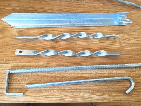 На открытом воздухе располагаясь лагерем стальные шипы земли горячего погружения колышков шатра ногтя гальванизированные стальные