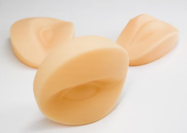 Peças permanentes amarelas dos olhos e dos bordos da pele da prática da composição do silicone 3D para a cabeça do manequim da tatuagem