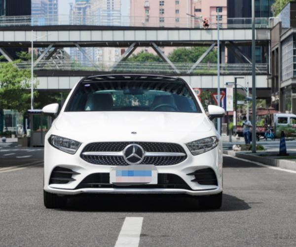 Voiture 4 portes 5 places Mercedes-Benz A modifiée A200 L Sport Sedan Fashion Version