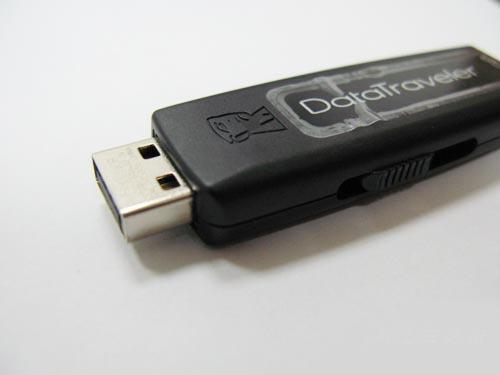 O flash marcado de USB conduz DT100