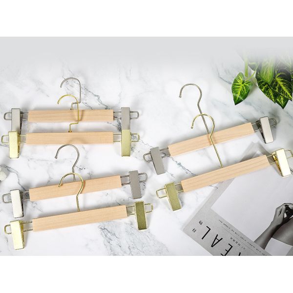 Твердые деревянные вешалки костюма производят шкаф вешалки брюк для магазина одежды