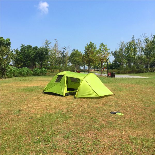 Hot Selling Double Layers 4-5 Person Family Camping Tent Party Tent Promotion Tent(HT6028)