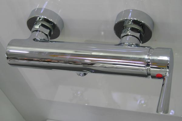 Modern Brass Two Hole Bathroom Faucet with One Handle , Wall Mounted 0.05MPa to 0.9MPa