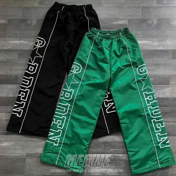 Coupe-vent personnalisé Pantalon léger en nylon Pantalon à tache Pantalon à large jambe Écran d'impression à rayures Pantalon à sueur pour hommes Pantalon à sac