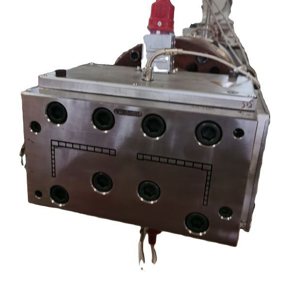 1 Cavity PVC UPVC Profile Extruder Machine Mould with Electroplating Polishing Treatment